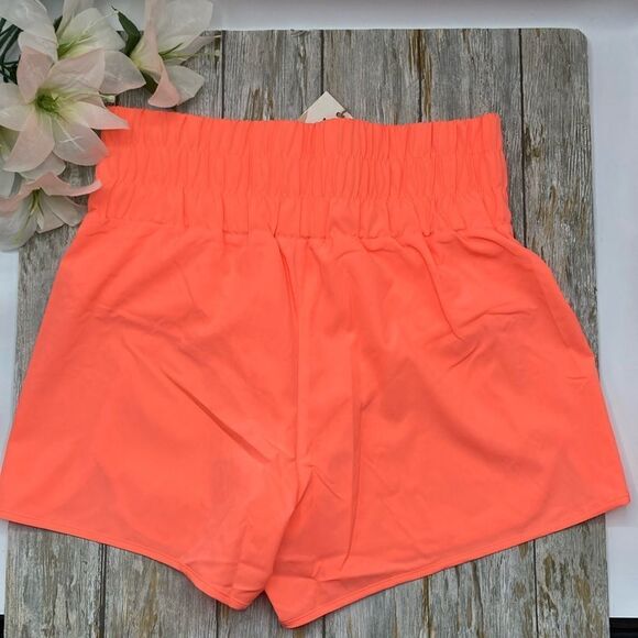 Women’s New In Active Workout Stretch Shorts Size L - Picture 4 of 11